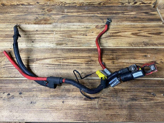 плюсовой провод аккумулятора Land Rover Range Rover 3 поколение L322 2004, 4.4 л., M62 B44, бензин, АКПП, внедорожник 5 дв., 7508203