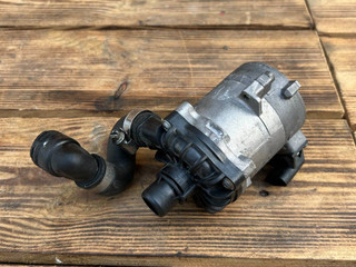 помпа BMW 7 серия F01/F02 F01 2012, 4.4 л., N63 B44 A, бензин, АКПП, седан, 11517566335, 7566335