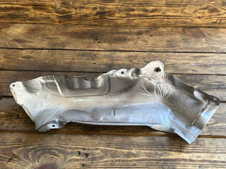 тепловой экран глушителя BMW 7 серия F01/F02 F01 2012, 4.4 л., N63 B44 A, бензин, АКПП, седан, 7576999