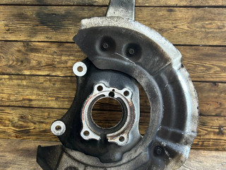 кулак поворотный правый BMW 7 серия F01/F02 F01 2012, 4.4 л., N63 B44 A, бензин, АКПП, седан