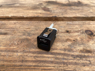 разъем AUX / USB BMW 7 серия F01/F02 F01 2012, 4.4 л., N63 B44 A, бензин, АКПП, седан, 84109237656, 9237656