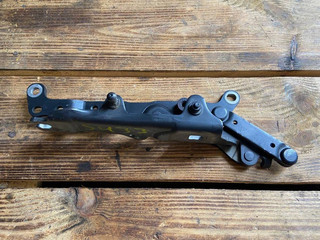 петля капота левая BMW 7 серия F01/F02 F01 2012, 4.4 л., N63 B44 A, бензин, АКПП, седан