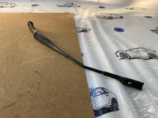 щеткодержатель (поводок стеклоочистителя, дворник) Alfa Romeo Giulia 2 поколение 952 2017, 2.0 л., бензин, АКПП, седан, 50532570