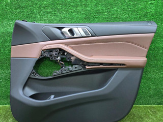 обшивка двери передняя правая BMW X5 G05 [рестайлинг] G05 2023, 3.0 л., B57 D30 B, дизель, АКПП, mineralweiß metallic (a96), внедорожник 5 дв., полный привод, 7454714, 51417454714
