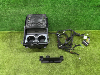 подстаканник BMW X7 G07 [рестайлинг] G07 (2022 - 2026), 3.0 л., B58B30P, бензин, АКПП, mineralweiß metallic (a96), внедорожник 5 дв., 6827173, 6827173, 6831286, 6831286, 5A5B121, 5A5B121