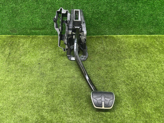 педаль тормоза BMW XM G09 2023, 4.4 л., S68B44A, бензин, АКПП, dravitgrau metallic (c36), внедорожник 5 дв., полный привод, 6874279, 6874279