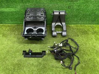 подстаканник BMW XM G09 2023, 4.4 л., S68B44A, бензин, АКПП, dravitgrau metallic (c36), внедорожник 5 дв., полный привод, 6827173, 6827173, 6831286, 6831286, 9399726, 5A6A857, 9399726, 5A6A857