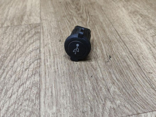 разъем AUX / USB Lada Vesta 1 поколение 2019, 1.6 л., бензин, МКПП, седан, 280235X00A