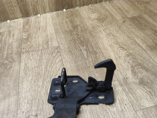 замок капота Volkswagen Transporter T5 2003, 1.9 л., AXC, дизель, МКПП, микроавтобус, 7H0823480A