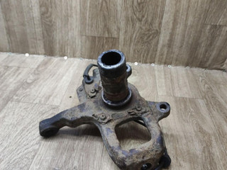 кулак поворотный левый Hyundai Terracan 1 поколение 2004, 2.9 л., дизель, АКПП, внедорожник 5 дв.