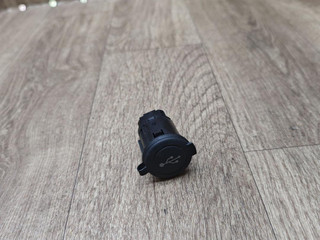 разъем AUX / USB Lada Vesta 1 поколение 2020, 1.6 л., бензин, МКПП, универсал, 280235X00A