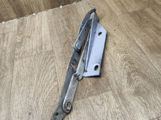 петля капота левая Mercedes-Benz Vito W638 2000, 2.2 л., OM 611.980, дизель, МКПП, микроавтобус