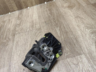 замок двери задней левой Renault Sandero 2 поколение 2015, 1.2 л., D4F 732, бензин, МКПП, хетчбэк 5 дв.