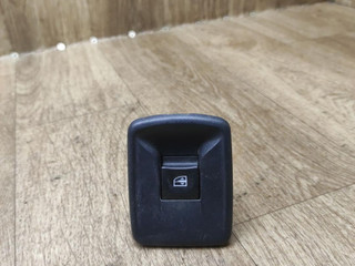 кнопка стеклоподъемника двери передней правой Renault Logan 2 поколение [рестайлинг] 2018, 1.6 л., бензин, МКПП, седан