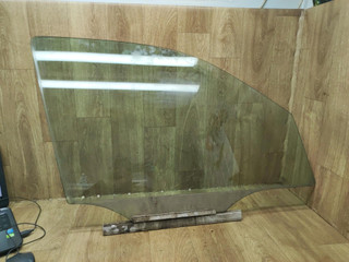 стекло двери передней правой Mercedes-Benz M-Класс W163 2001, 3.2 л., M 112.942, бензин, АКПП, внедорожник 5 дв.