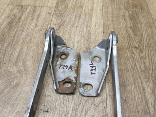 петля капота Mercedes-Benz M-Класс W163 2001, 3.2 л., M 112.942, бензин, АКПП, внедорожник 5 дв.