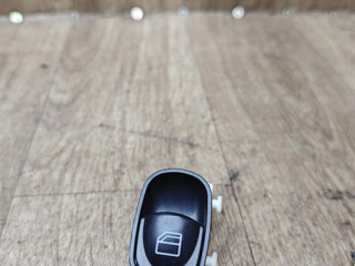 кнопка стеклоподъемника двери задней левой Mercedes-Benz C-Класс W203/S203/CL203 2003, 2.2 л., OM 611.962, дизель, АКПП, универсал, A2038200210