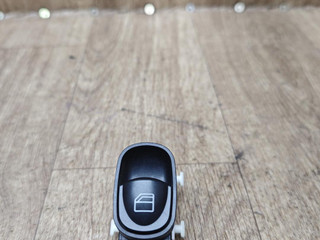 кнопка стеклоподъемника двери задней правой Mercedes-Benz C-Класс W203/S203/CL203 [рестайлинг] 2005, 2.2 л., дизель, МКПП, универсал, A2038200210