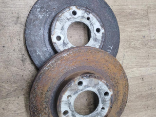 диск тормозной передний Nissan Almera N16 2003, 1.5 л., QG15DE, бензин, МКПП, хетчбэк 5 дв.
