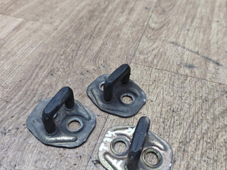 ответная часть (скоба) замка двери Nissan Almera N16 2003, 1.5 л., QG15DE, бензин, МКПП, хетчбэк 5 дв.