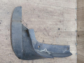 брызговик правый передний перед. Toyota Carina E 1 поколение T190 1995, 1.8 л., 7A-FE, бензин, МКПП, универсал, передний привод