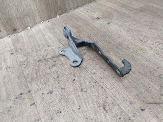 петля капота правая Toyota Carina E 1 поколение T190 1995, 1.8 л., 7A-FE, бензин, МКПП, универсал, передний привод
