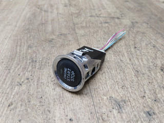кнопка запуска двигателя Toyota Corolla Verso 2 поколение AR10 2007, 2.2 л., дизель, МКПП, 684-2K7D0, 15A7101