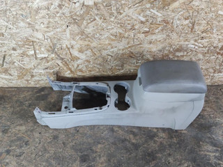 подлокотник Hyundai Santa Fe 2 поколение (CM) 2005, 2.2 л., дизель, АКПП, внедорожник 5 дв.