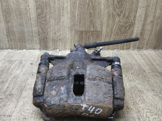 суппорт передний левый Toyota Carina E 1 поколение T190 1995, 1.8 л., 7A-FE, бензин, МКПП, универсал, передний привод