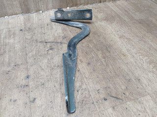 петля капота правая Nissan Patrol Y61 2004, 3.0 л., ZD30, дизель, АКПП