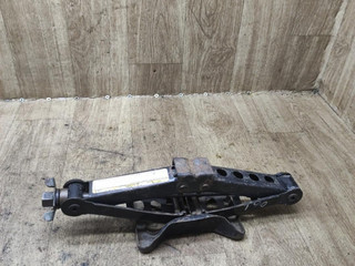 домкрат Toyota Carina E 1 поколение T190 1995, 1.8 л., 7A-FE, бензин, МКПП, универсал, передний привод