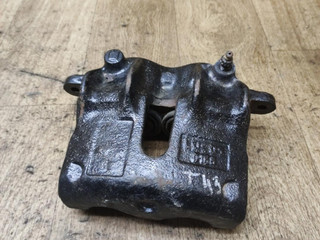 суппорт передний правый Nissan Patrol Y61 2004, 3.0 л., ZD30, дизель, АКПП