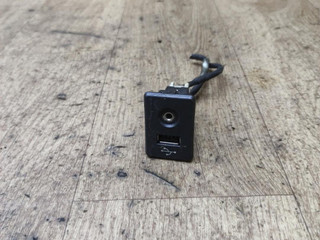 разъем AUX / USB Nissan Terrano D10 2015, 2.0 л., бензин, МКПП, внедорожник 5 дв., полный привод