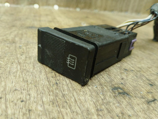 кнопка обогрева заднего стекла Audi 80 B3 1991, 1.8 л., бензин, МКПП, седан, 893942503