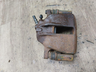 суппорт передний правый Audi 80 B3 1991, 1.8 л., бензин, МКПП, седан