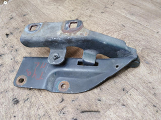 петля капота левая Nissan Almera Tino V10 2003, 2.2 л., дизель