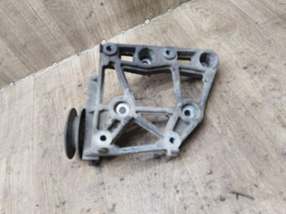 кронштейн компрессора кондиционера Nissan Almera Tino V10 2003, 2.2 л., дизель