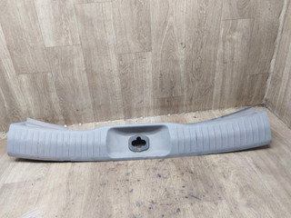накладка внутренняя на заднюю панель кузова Nissan Almera Tino V10 2003, 2.2 л., дизель