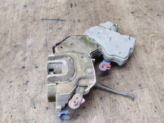 замок двери передней правой Nissan Patrol Y61 2004, 3.0 л., ZD30, дизель, АКПП