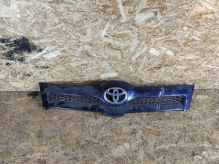 решетка радиатора Toyota Corolla Verso 2 поколение AR10 2007, 2.2 л., дизель, МКПП, 53111-0F010