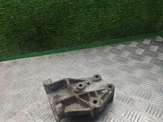 кронштейн двигателя Renault Laguna 1 поколение 1997, 1.8 л., F3P 670, бензин, МКПП, универсал, 7700817176