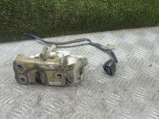 замок двери задней правой Toyota Avensis 1 поколение (T220) 1998, 2.0 л., 2C, дизель, МКПП, седан