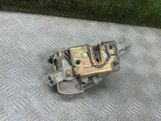 замок двери передней правой Toyota Avensis 1 поколение (T220) 1999, 2.0 л., 2C, дизель, МКПП, хетчбэк 5 дв.