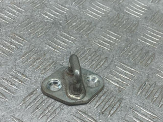 ответная часть (скоба) замка двери Toyota Avensis 1 поколение (T220) 1999, 2.0 л., 2C, дизель, МКПП, хетчбэк 5 дв.
