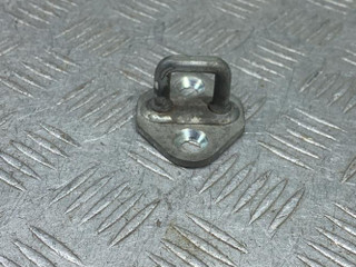 ответная часть (скоба) замка двери Toyota Avensis 1 поколение (T220) 1999, 2.0 л., 2C, дизель, МКПП, хетчбэк 5 дв.