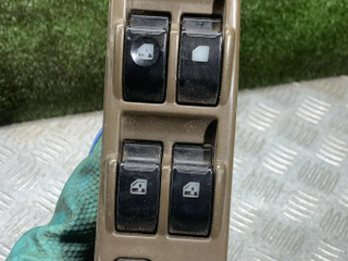 блок управления стеклоподъемниками Mitsubishi Pajero 2 поколение 1996, 3.0 л., 6G72 (SOHC 12V), бензин, АКПП, внедорожник 5 дв.