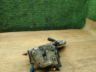 замок двери передней левой Nissan Almera Tino V10 2001, 2.2 л., дизель, МКПП, минивэн