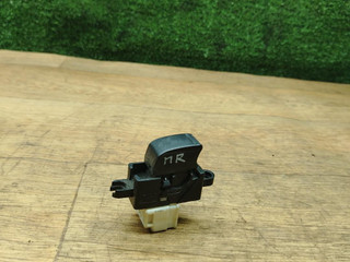кнопка стеклоподъемника двери Nissan Almera Tino V10 2001, 2.2 л., дизель, МКПП, минивэн