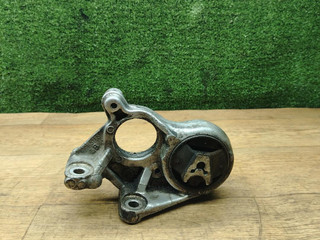 подушка крепления КПП Peugeot 5008 1 поколение 2011, 1.6 л., бензин, МКПП, минивэн, 81090780