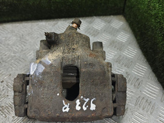 суппорт передний правый Toyota Avensis 1 поколение (T220) 1999, 1.6 л., 4A-FE, бензин, МКПП, седан, передний привод